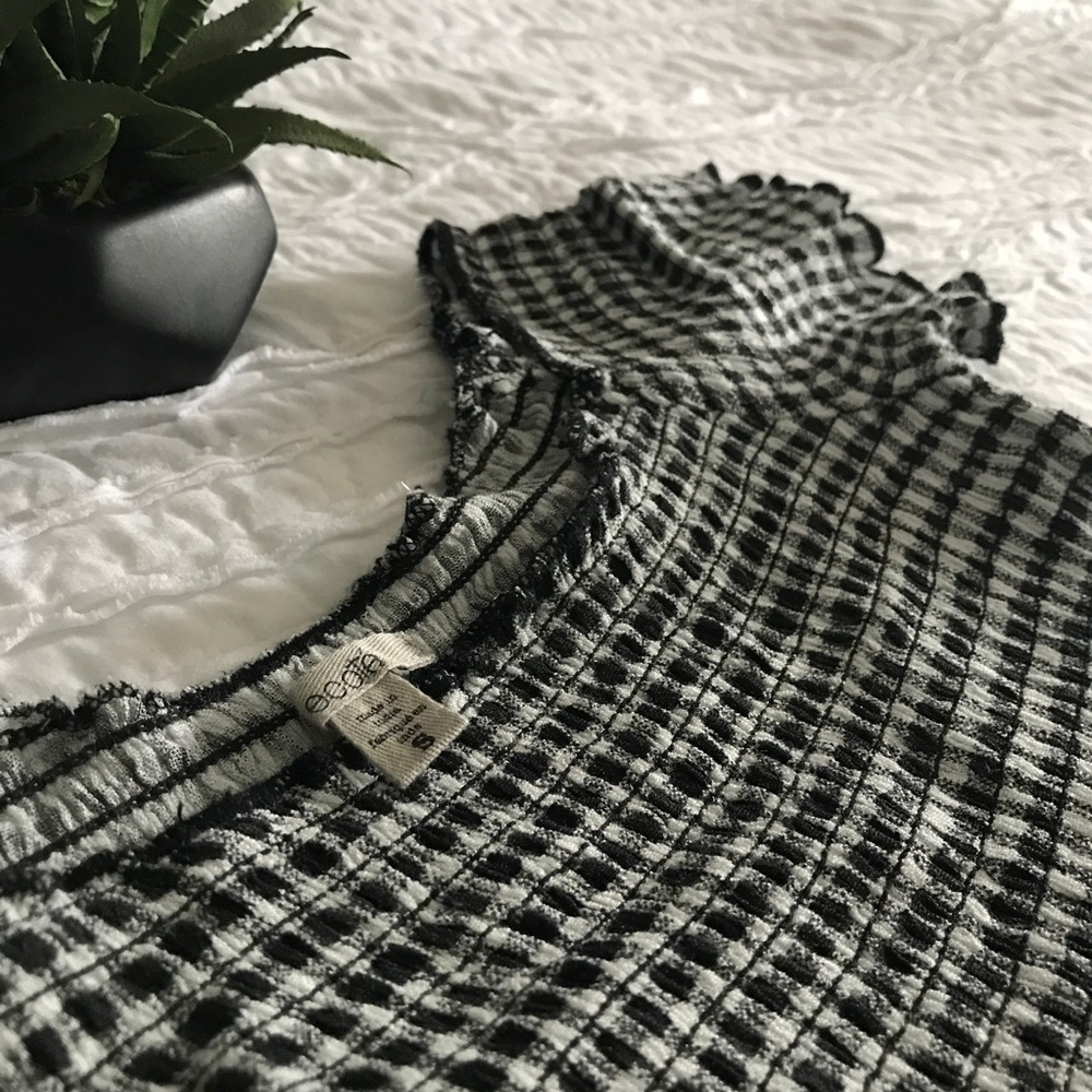 Off the shoulder ribbed crop top